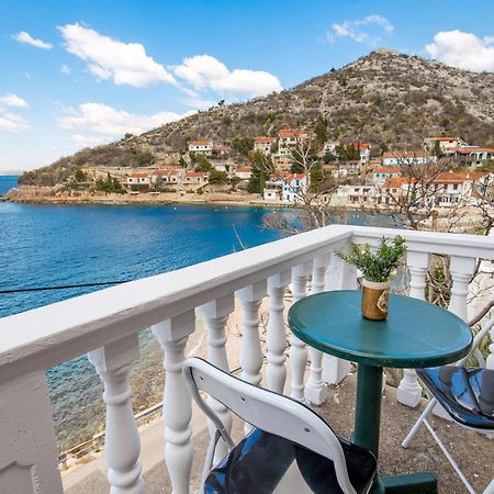 Cozy Apartment In Starigrad With House Sea View Zewnętrze zdjęcie